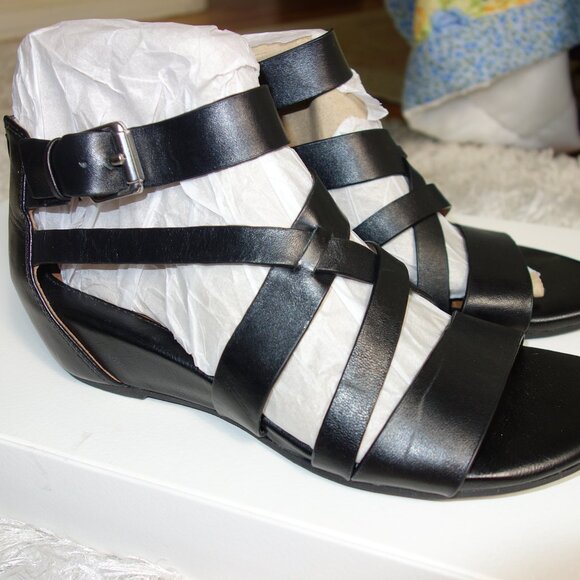 Sofft Women's Ankle Strap Gladiator Buckle Sandals Black Leather - Picture 7 of 9